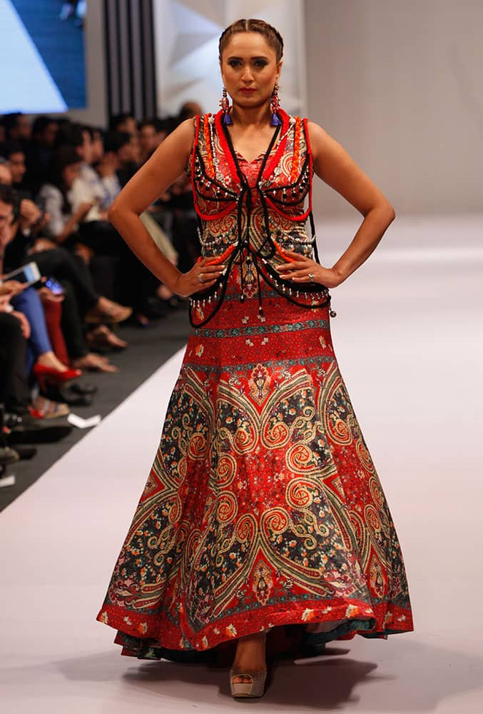 A model presents creations by Pakistani designer Huma Adnan at Expo Pakistan Fashion Show.