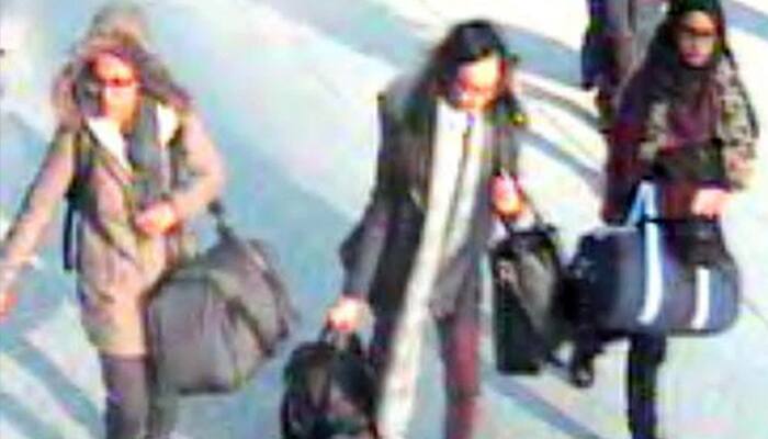 CCTV shows UK&#039;s teen girls at bus stand in Turkey before going to Syria to join ISIS