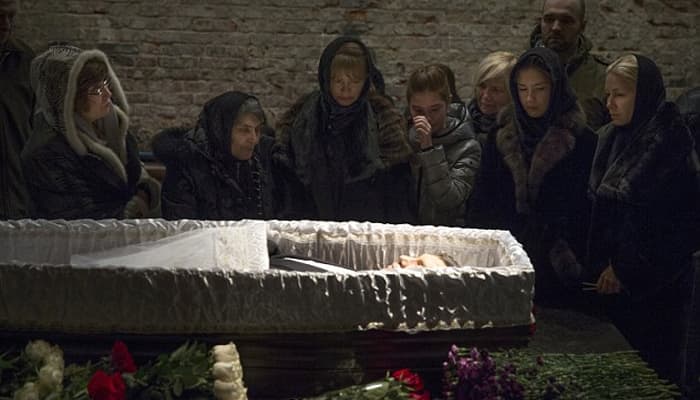 Mourners file past Boris Nemtsov&#039;s coffin; many EU politicians barred from attending funeral