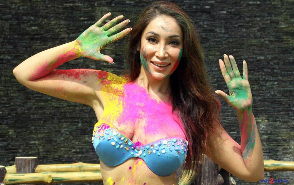 #SofiaHayat #Holi Photoshoot @sofiahayat  -twitter
