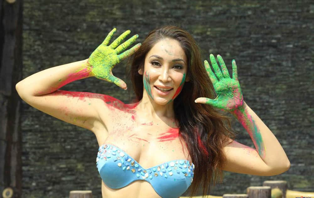 #SofiaHayat #Holi Photoshoot @sofiahayat  -twitter
