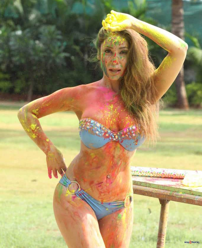 #SofiaHayat #Holi Photoshoot @sofiahayat  -twitter
