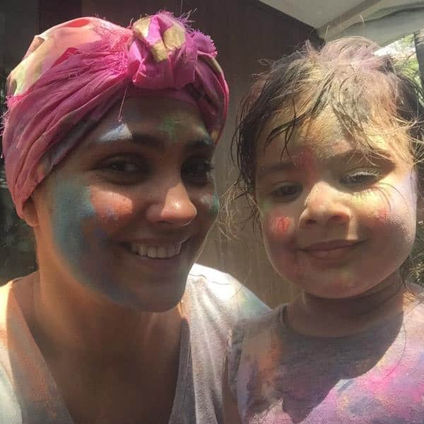 Lara Dutta Bhupathi : Happy Holi all!!! Missing our pack leader but sending him our love!!:-). Play safe and have funnn!!!! - Twitter 