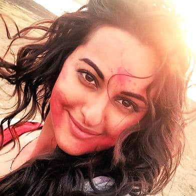 Sonakshi Sinha : HOLI haiiiiiiiiii!!! Have a SAFE and happy holi everyone - Twitter