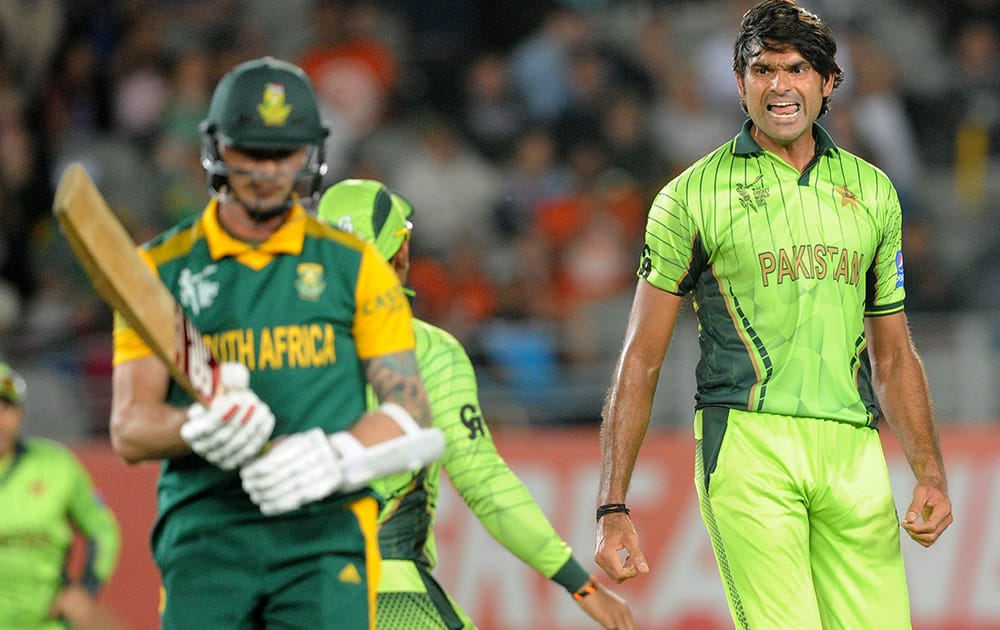 Pakistan bowler Mohammad Irfan reacts after taking the wicket of South African batsman Dale Steyn during their Cricket World Cup Pool B match in Auckland, New Zealand.