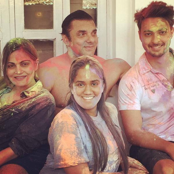 Arpita Khan Sharma ‏: Holi hai ! @aaysharma - Twitter 