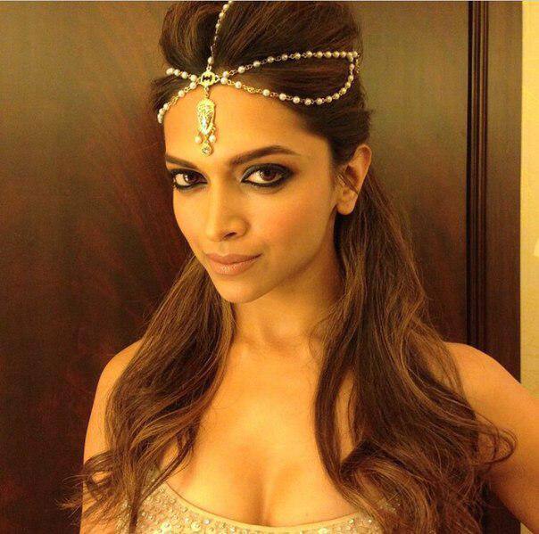 Deepika Padukone FC ‏:- [UNSEEN PIC] Deepika Padukone at the Zee Cine Awards 2014. -twitter