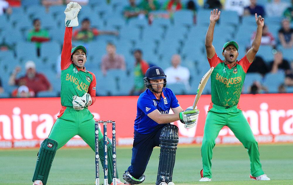 England batsman Ian Bell looks at the umpire as Bangladesh wicketkeeper Mushfiqur Rahim, left, and teammate Imrul Kayes appeal unsuccessfully during their Cricket World Cup Pool A match in Adelaide, Australia.