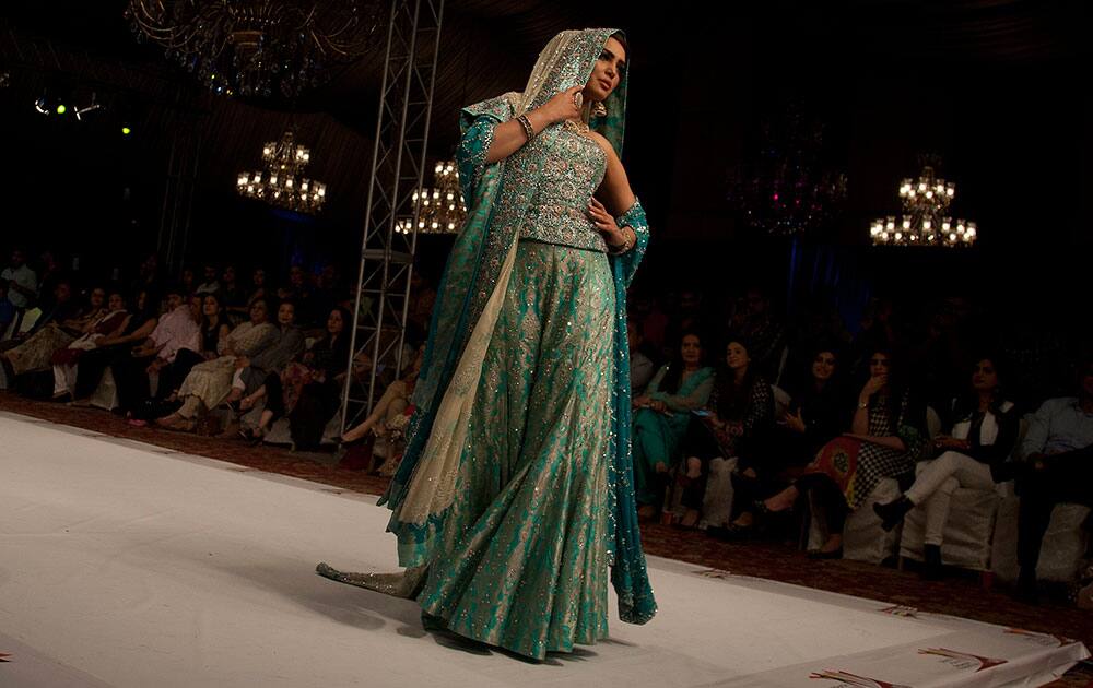 A model presents creations by Pakistani designer Usman Dittu at South Asian Fashion Exhibition 2015 , in Karachi, Pakistan. 