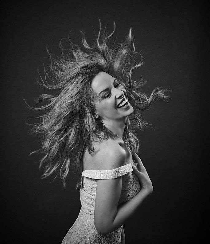 kylie minogue ‏:- @eltonjohndotcom A great outtake from the shoot with @DrGotts for the @EJAF and the iCon project. #swish! -twitter