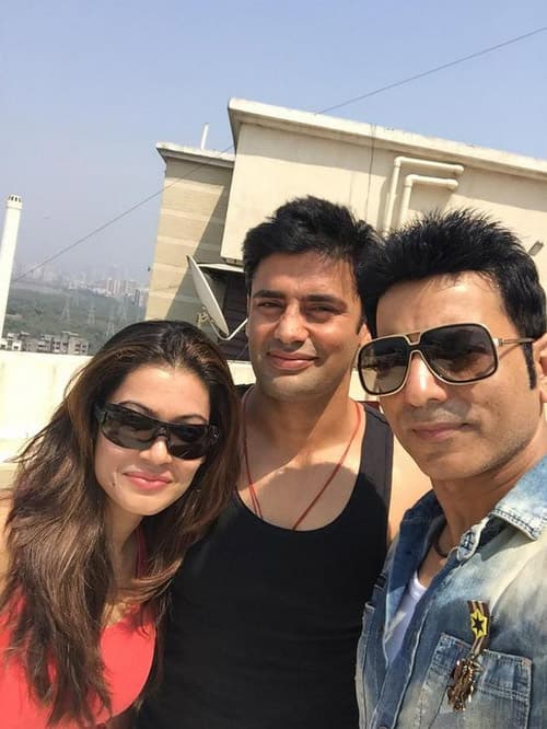 Lovely meet with you bro @H2Bharat @Payal_Rohatgi .  - Twitter@Sangram_Sanjeet