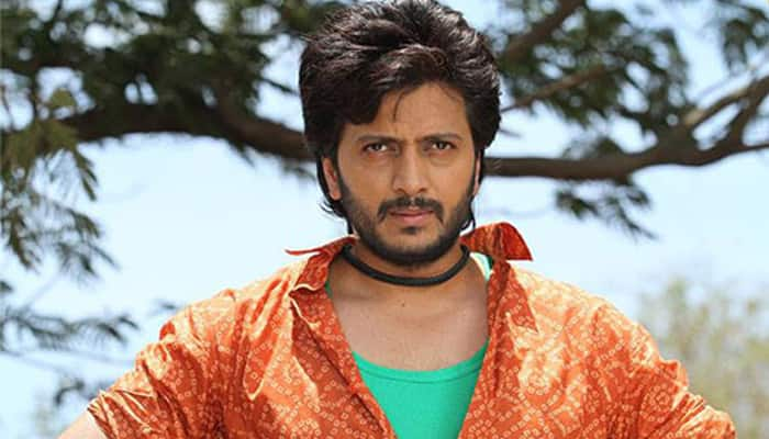 Riteish Deshmukh bags Zee Gaurav trophy!