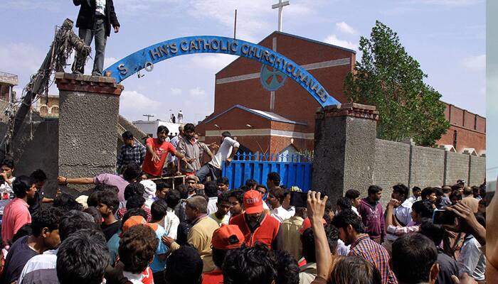 Pakistan&#039;s Christians protest after Lahore church blasts