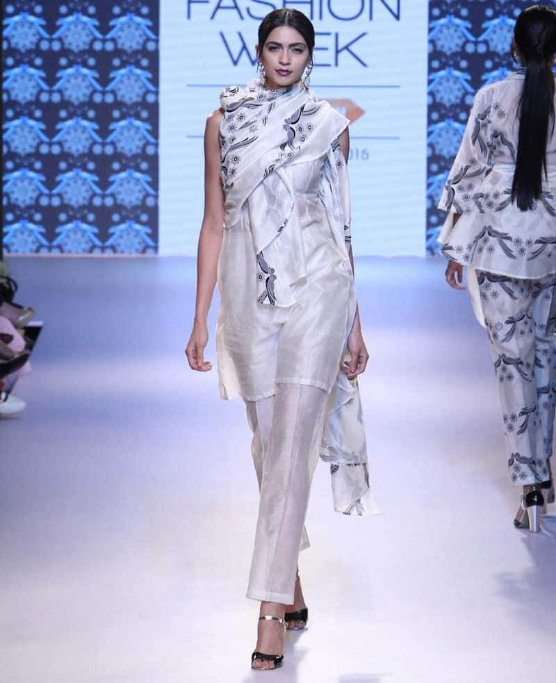 VOGUE India :-  #LFW15 -twitter