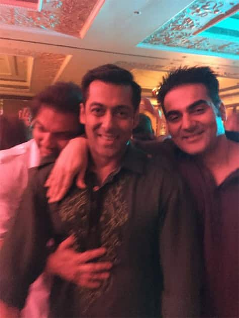 Meet the three bros--Sohail, Salman and Arbaaz Khan
Pic Courtesy: Twitter@BeingSalmanKhan