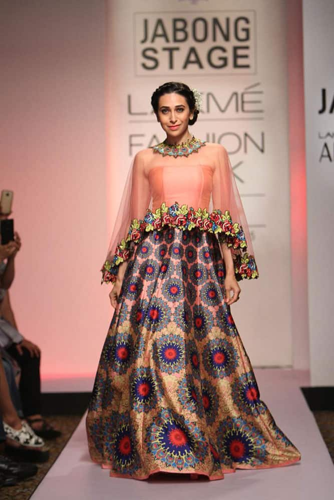 Lakmé Fashion Week :- Bollywood beauty #KarismaKapoor​ closed the show for @fashionwithneha ​at #LFW15 -twitter