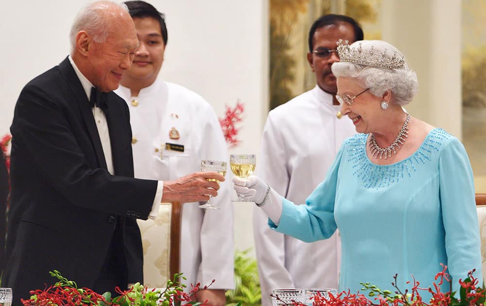 FILE - In this March 17, 2006, file photo, Queen Elizabeth II shares a toast with Singapore's then Minister Mentor Lee Kuan Yew during a state banquet at the Istana or presidential palace in Singapore.