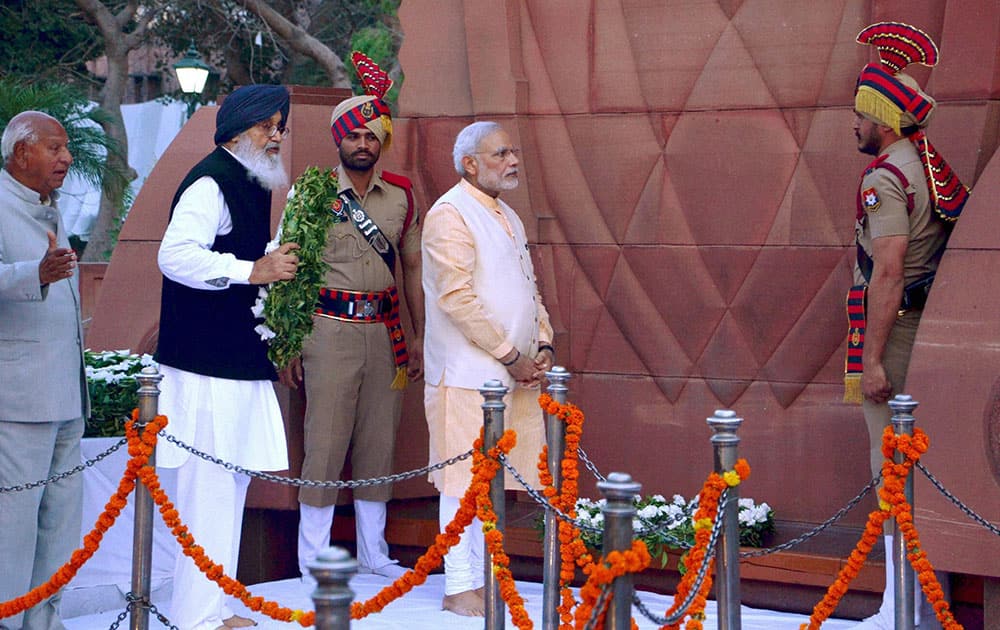 Prime Minister Narendra Modi paying tribute at Jallianwala Bagh in Amritsar.