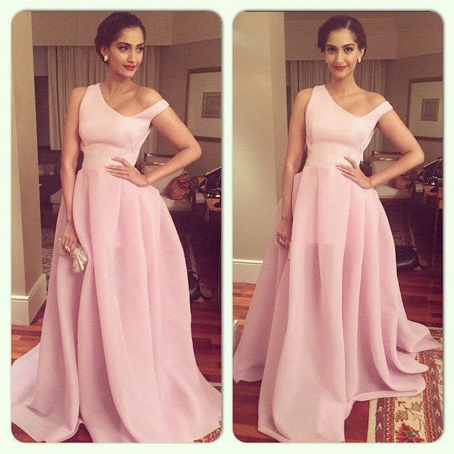 The beautiful Sonam Kapoor makes a dazzling entry at the #LPFWA2015.  -twitter