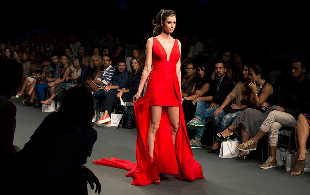 A model wears a creation from the Carolina Tola autumn/winter collection during Fashion Week in Lima, Peru.