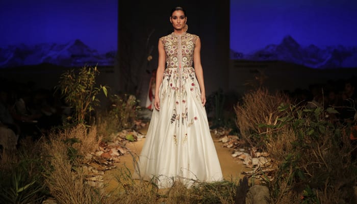 AIFW: Samant Chauhan makes white-hued &#039;Rajputana&#039; statement