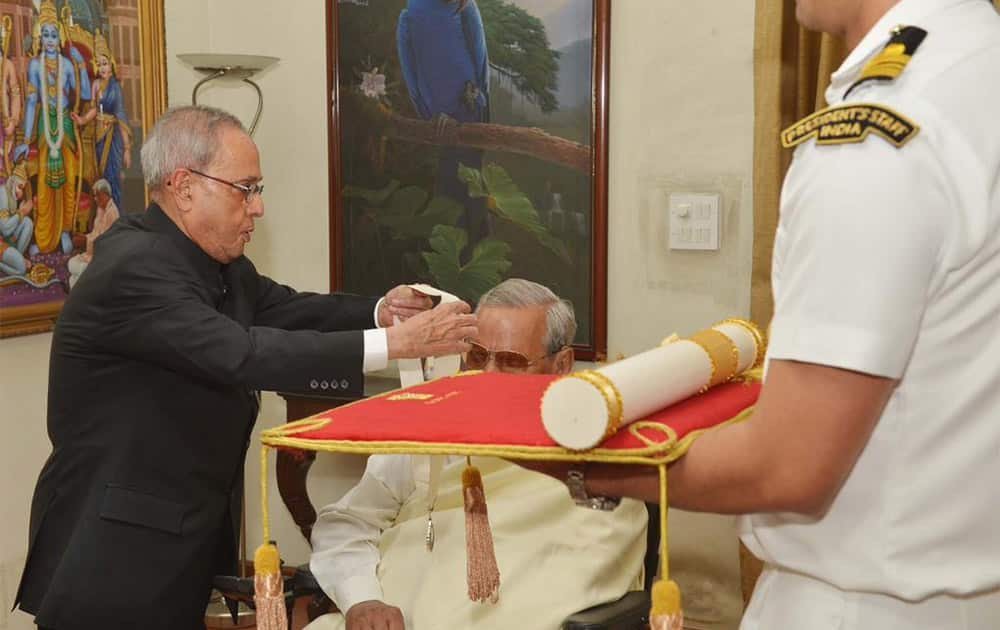 #PresidentMukherjee conferred Bharat Ratna on Shri Atal Bihari Vajpayee this evening - Twitter@RashtrapatiBhvn