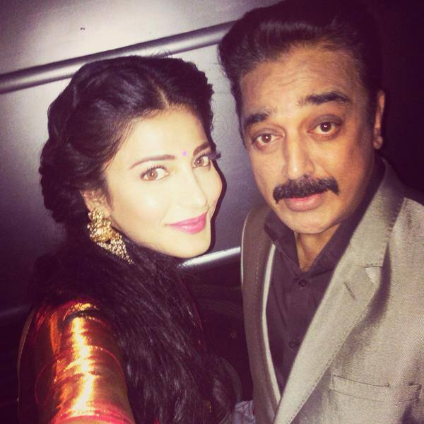 Hello Hyderabad !! With my nanagaru at the utthama villain audio launch !! - Twitter@shrutihaasan