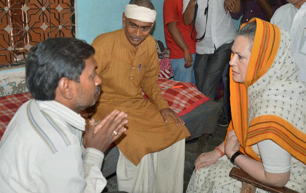 Congress President Sonia Gandhi meeting the farmers who suffered losses due to unseasonal rains in Rae Bareli.