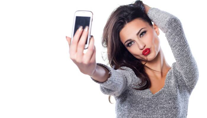 Women prefer to click selfies from right-hand side