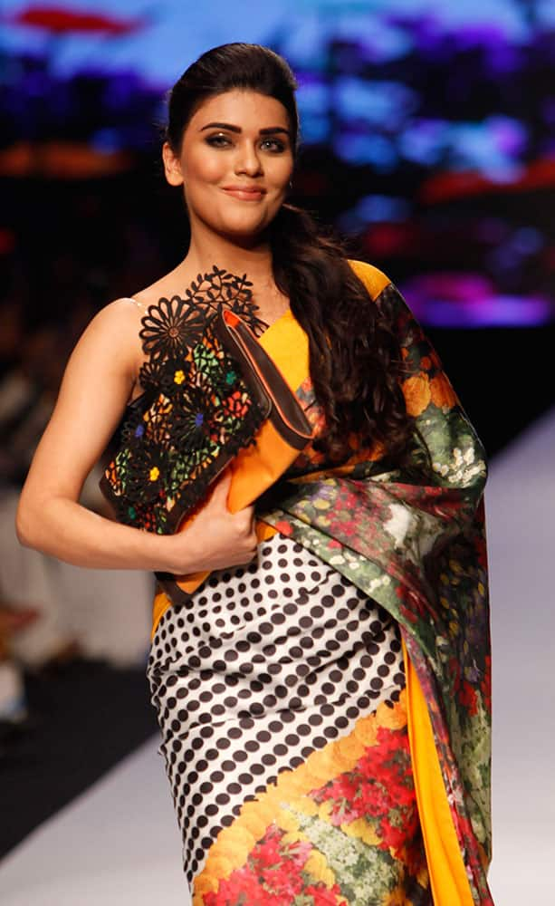 A model presents creations by Pakistani designer Madiha Raza at Fashion Pakistan Week 2015.