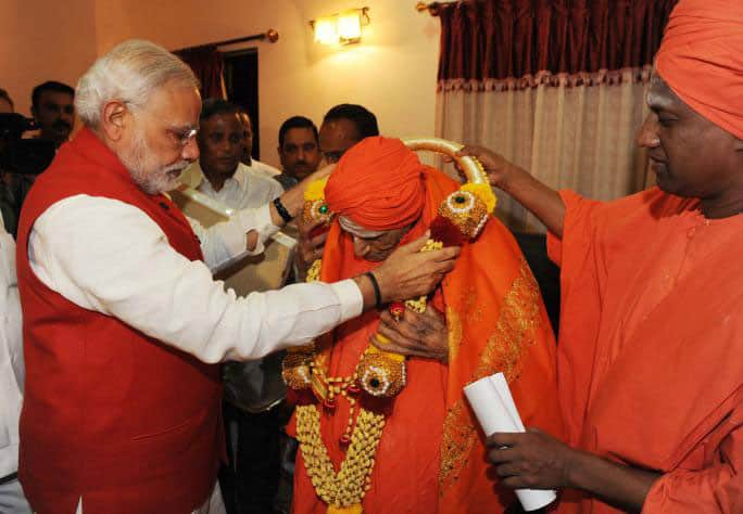 Narendra Modi :- During my visit to Siddaganga Mutt last year, had received blessings of Swamiji. -twitter