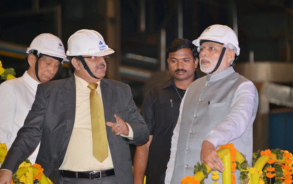 Prime Minister Narendra Modi with SAIL Chairman and MD CS Verma visiting the modernized and expanded Raourkela Steel Plant before its dedication to the Nation, in Rourkela, Odisha.