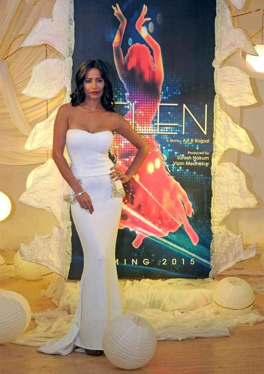 'Strip Queen' @iPoonampandey's upcoming film #Helen is not a biopic on the dancing diva 'Helen'! - Twitter‏@FocusShowbiz