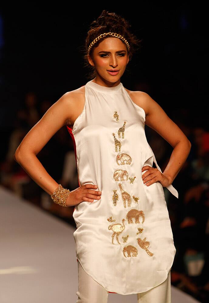 A model presents creations by Pakistani designer Somal Halepoto at Fashion Pakistan Week 2015.