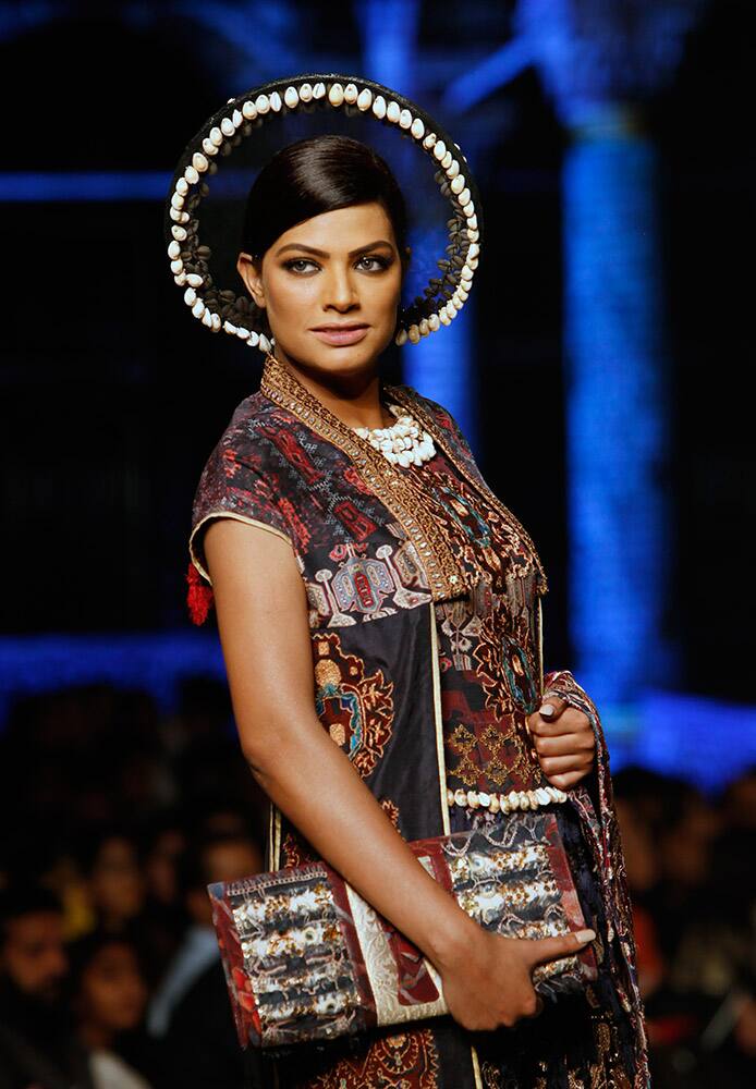 A model presents creations by Pakistani designer Shamaeel Ansari at Pakistan Fashion Week 2015.