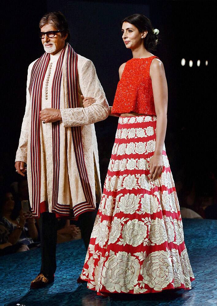 Bollywood actor Amitabh Bachchan alongwith daughter Shweta Nanda walk the ramp during fashion show 2015 for Shabana Azmis Mijwan Welfare Society in Mumbai.