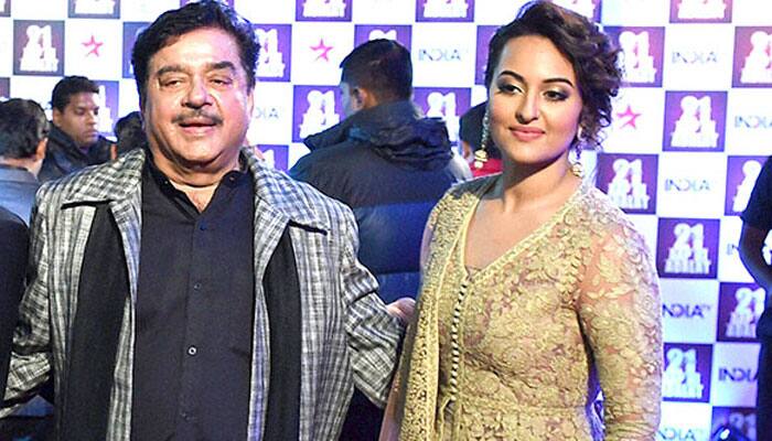 Role reversal: Sonakshi teaches dad how to &#039;walk&#039;