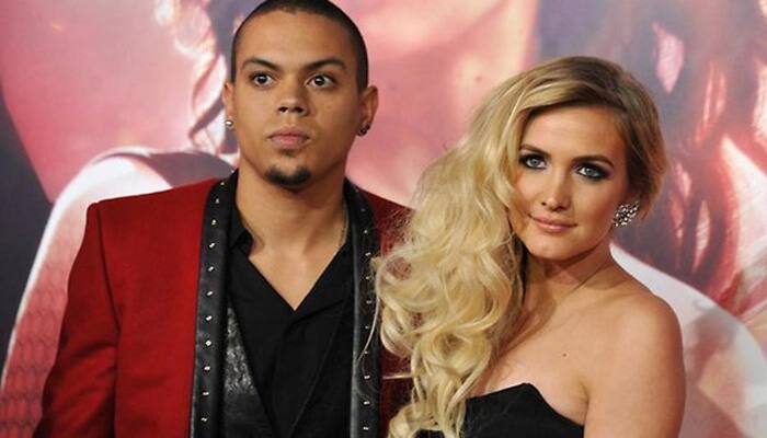 Pregnant Ashlee Simpson flaunts baby bump in bikini