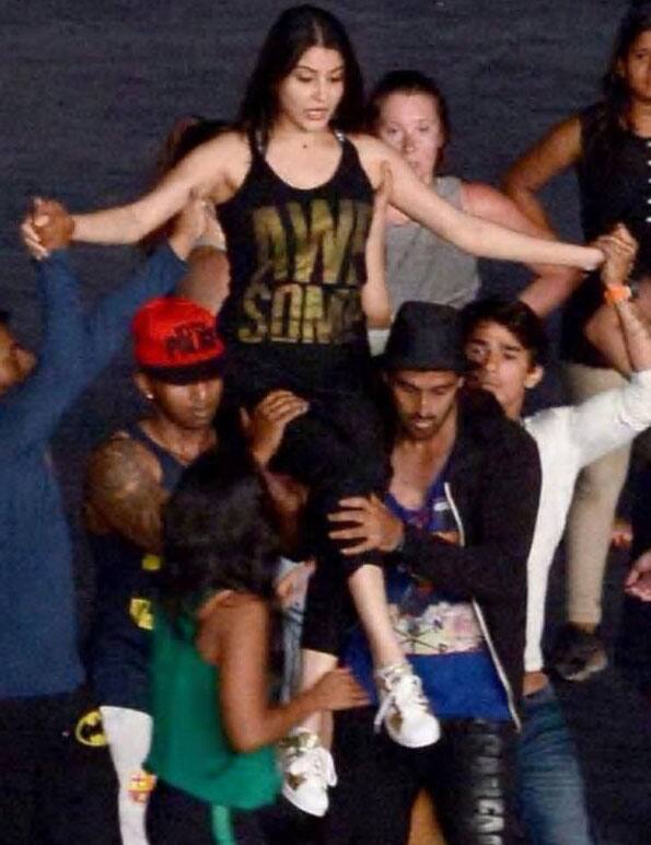 Anushka Sharma rehearsing for her performance in IPL opening ceremony which will be held tonight -twitter