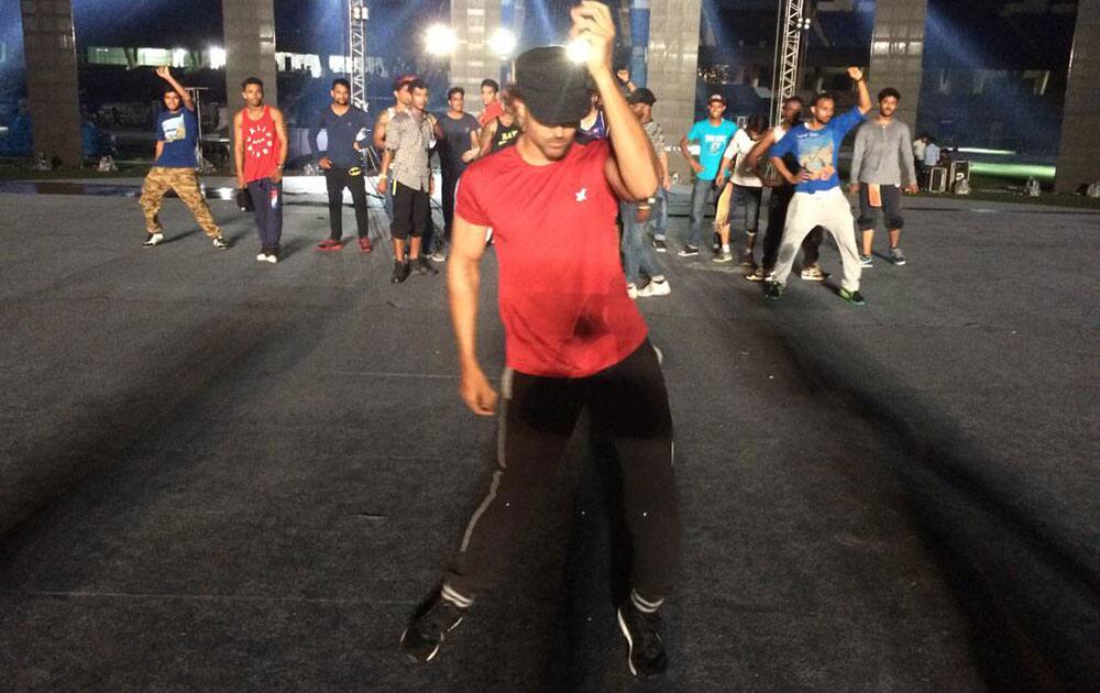 Hrithik Roshan :- Dancing whr I danced15 yrs ago. N cn c myself dance 15 yrs frm now. Never stop growing never stop learning. #ipl  -twitter