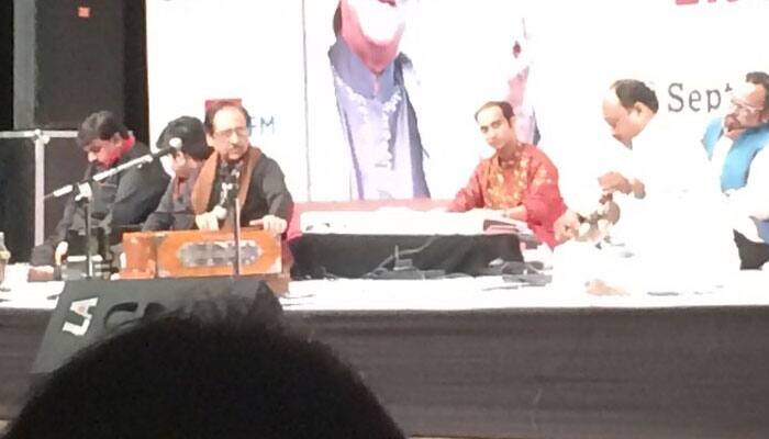 Pak singer Ghulam Ali at music fest in Varanasi temple