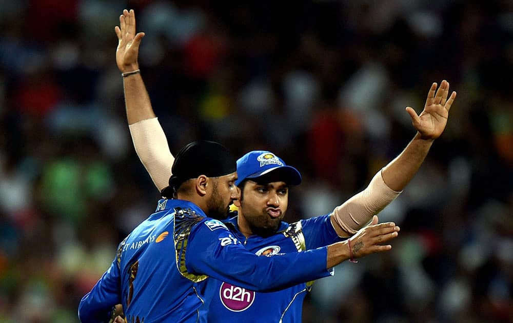 Mumbai Indian Captain Rohit Sharma and Harbhajan Singh celebrate after dismissed KKR batsman Manish Pandey during IPL-2015 Match in Kolkata.