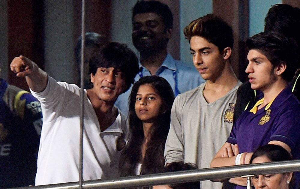 KKR owner Bollywood actor Shah Rukh Khan with his siblings during IPL 2015 first match aganst Mumbai Indians at Eden Garden in Kolkata.