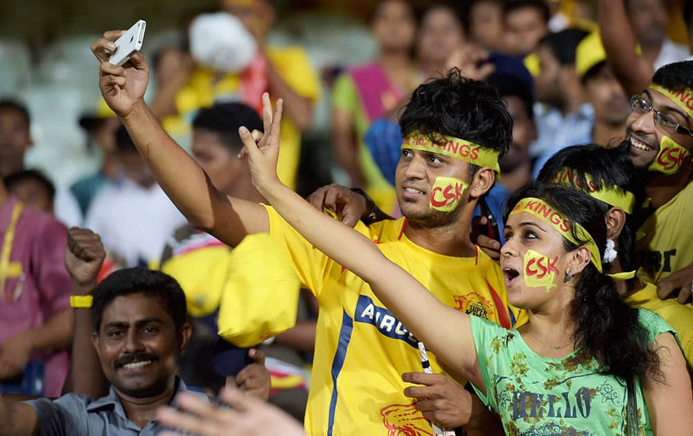 Supportesr of Chennai Super Kings’ during the IPL-2015 match against Delhi Daredevils at MAC Stadium in.