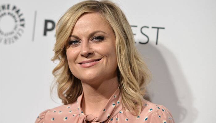 Amy Poehler debuts new red hair