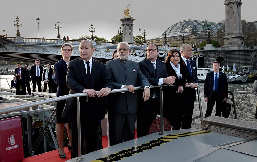 Prime Minister Narendra Modi with French President Francois Hollande enjoy a boat ride on the Seine River, past the Eiffel Tower, in Paris, France.