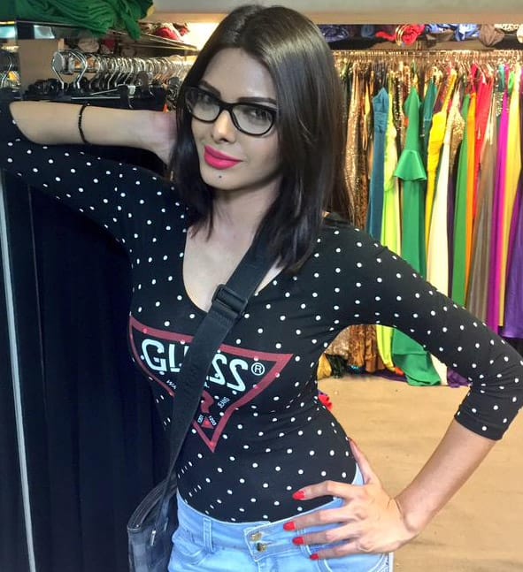 Hey ya! Wassup... At my favourite boutique, Si Branche #HappyWeekend - Twitter@SherlynChopra