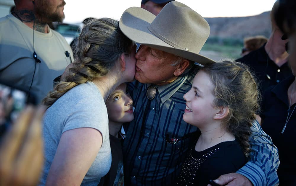 Rancher Cliven Bundy kisses supporter Claudia Riffenburg during an event, in Bunkerville, Nev.