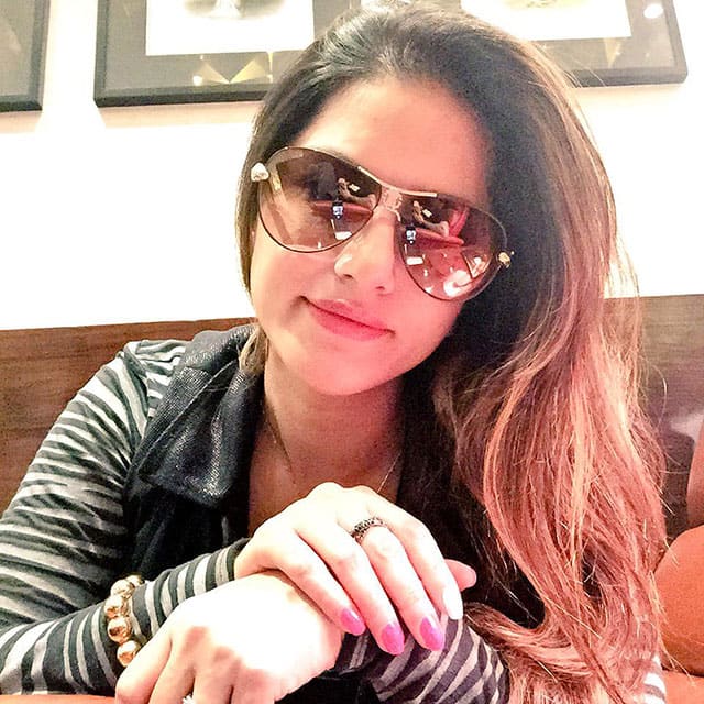 Sunny Leone :- Bored bored and more bored waiting at the airport to bored my flight. -twitter