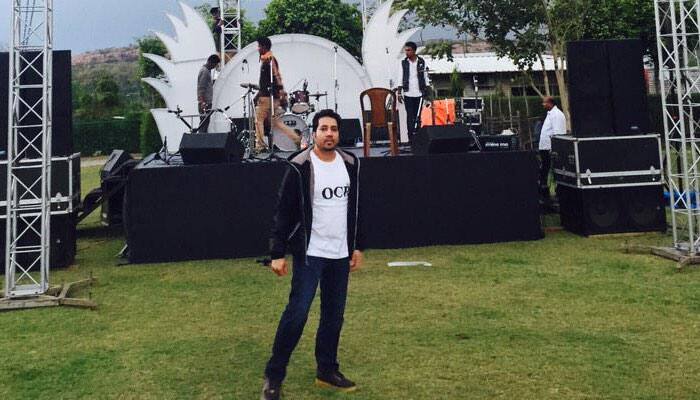 Singer Mika booked for slapping doctor at concert in Delhi